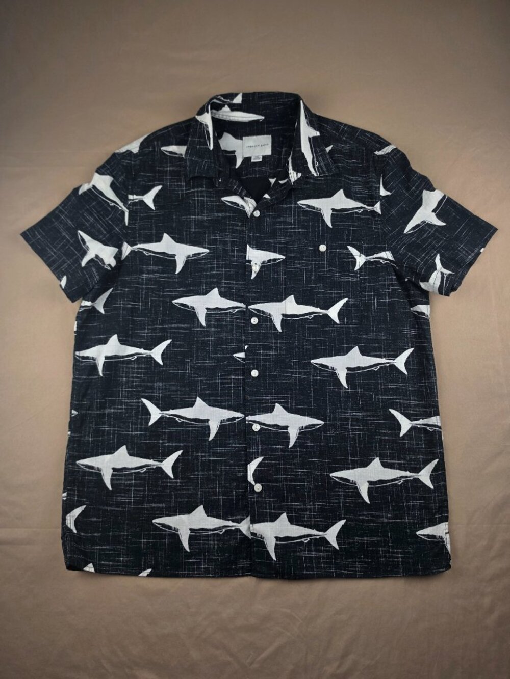 American Eagle Shark Shirt Mens Large Button Up Beach Black Short Sleeve